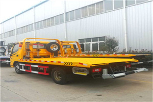 巧家附近拖车救援搭电